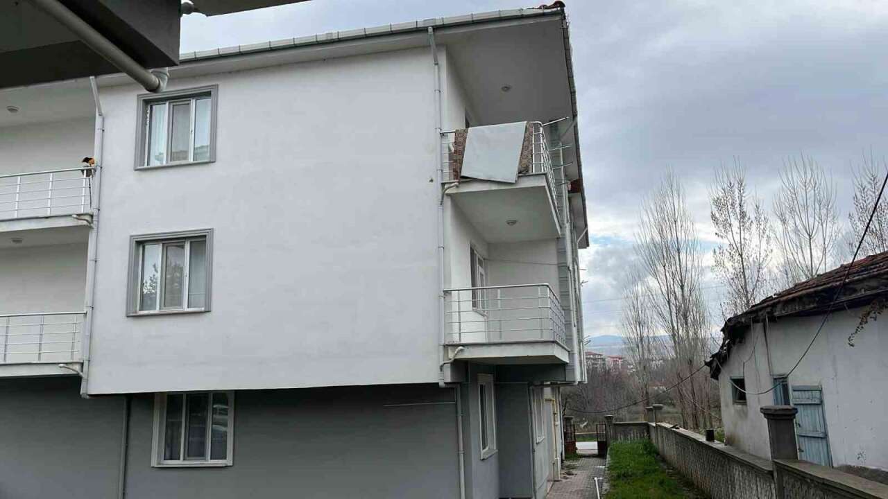 Balkondan Düşen Alzaymır Hastası Hayatını Kaybetti