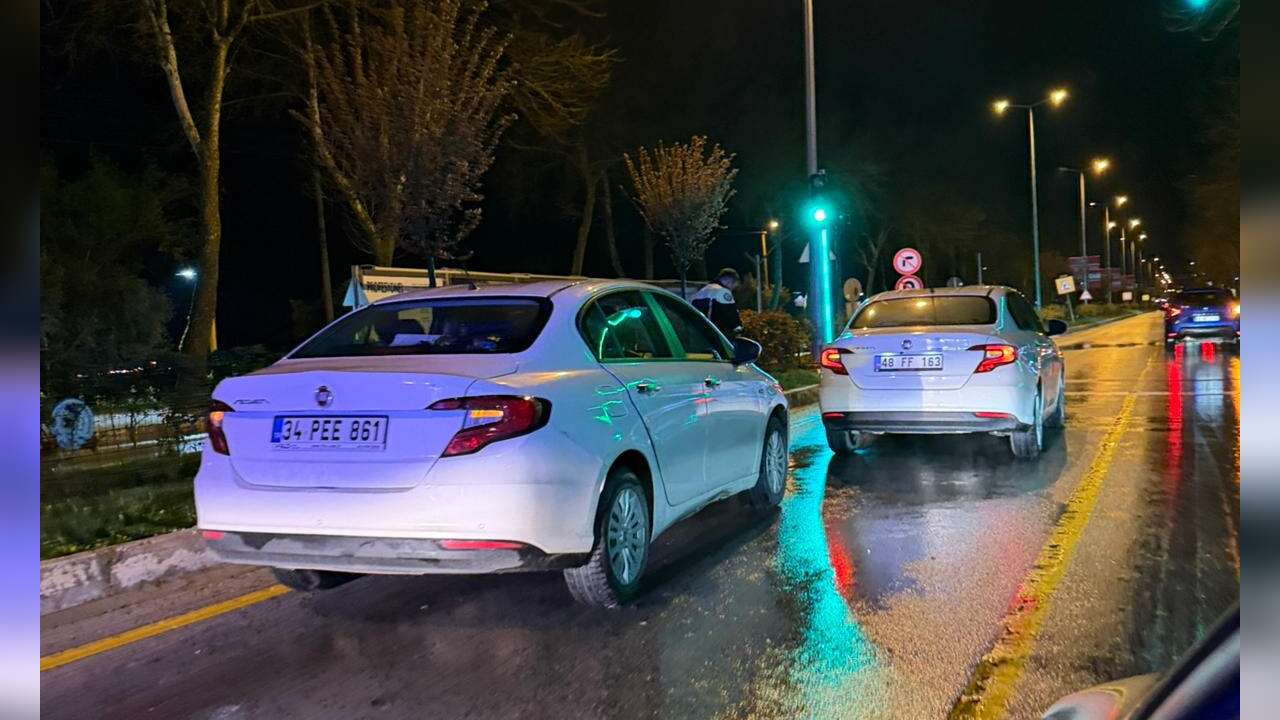 Menteşe’de Maddi Hasarlı Trafik Kazası