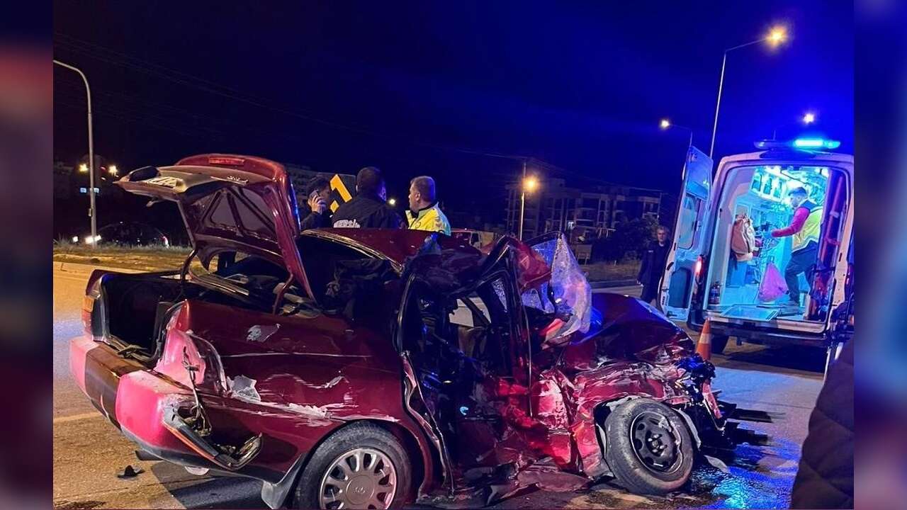 Otogar Mevkiindeki Işıklarda Otobüs İle Otomobil Çarpıştı: 1 Ölü