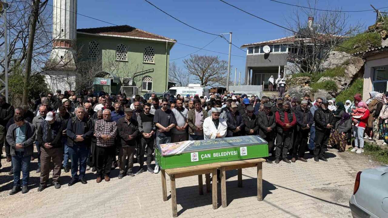 Kocası Tarafından Av Tüf*ğiyle Öld*rülen Kadın Toprağa Verildi