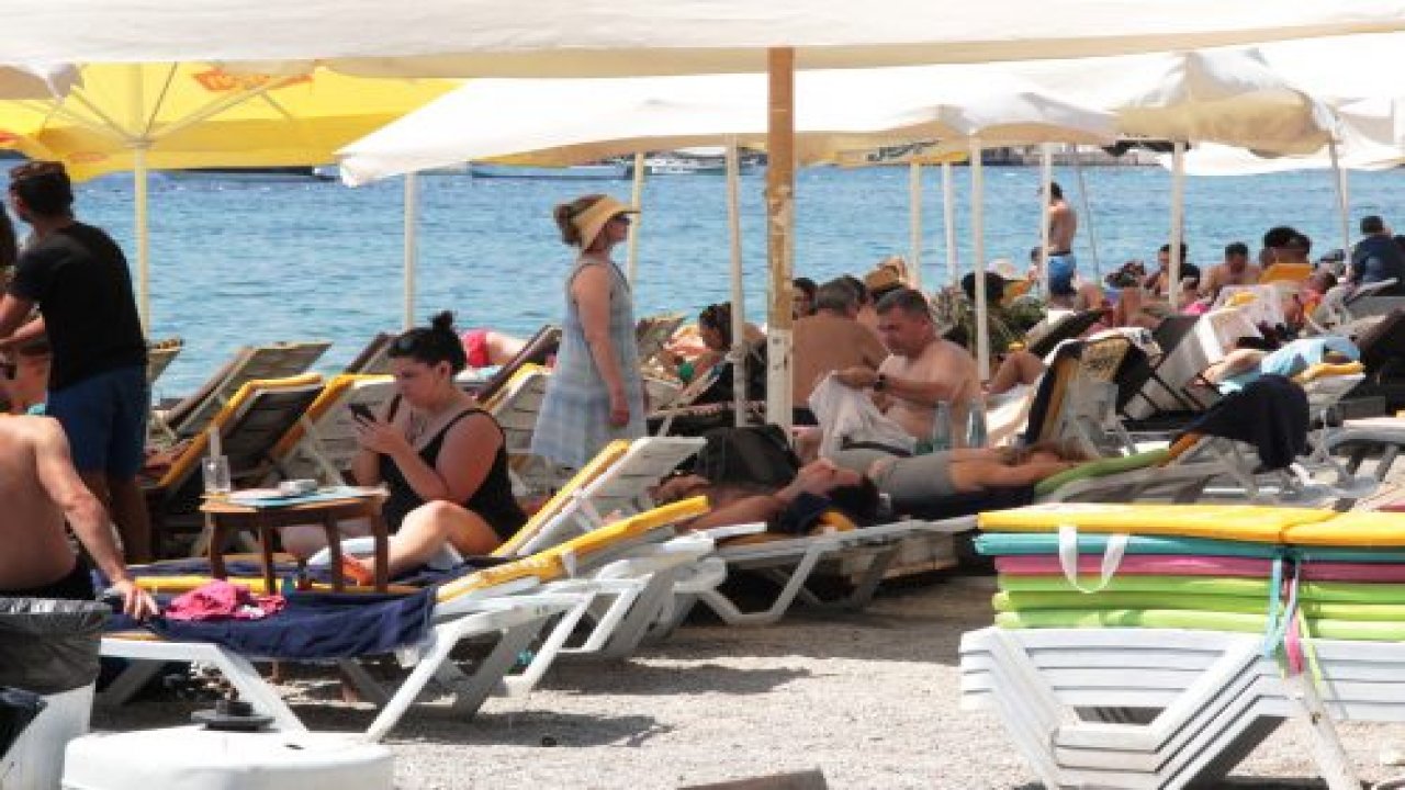 330 bin araç, 264 özel jet ve 1955 uçakla geldiler