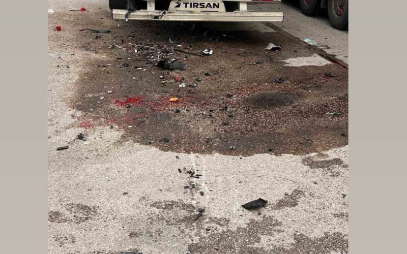 Park Halindeki Tıra Çarptı, Motosiklet Sürücüsü Hayatını Kaybetti