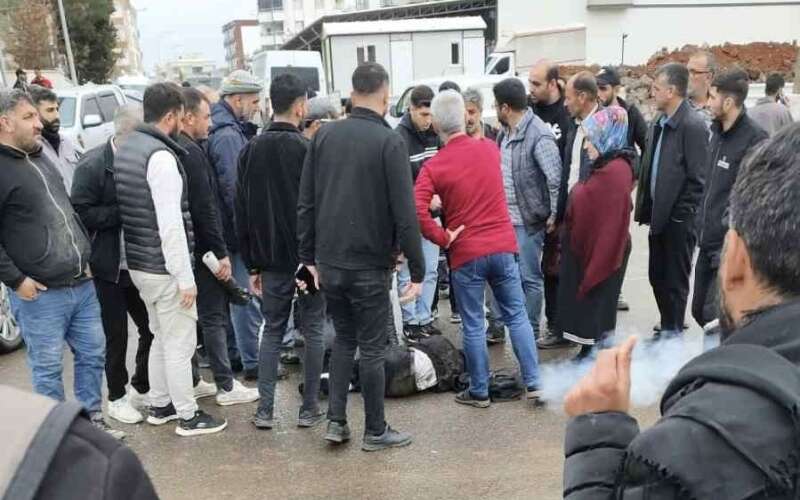 Yolun Karşısına Geçerken Otomobil Çarptı:  14 Yaşındaki Kızın Durumu Ağır