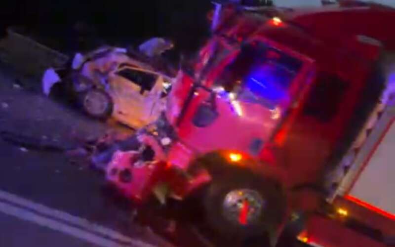 Kamyon ile Otomobil Kafa Kafaya Çarpıştı: 1 Ö*ü, 4 Yaralı