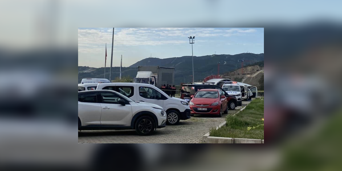 Otomobil İçinde Kanlı Veda: 34 Yaşındaki Kadın Öldü, Şüpheli Ağır Yaralı