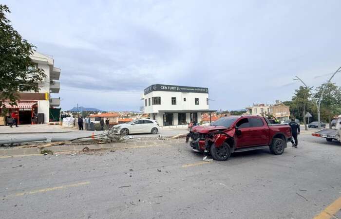 Datça’da Kontrolden Çıkan Araç Ortalığı Savaş Alanına Çevirdi