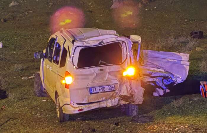 Hafif Ticari Araç Şarampole Yuvarlandı: 1 Ölü, 1 Ağır Yaralı