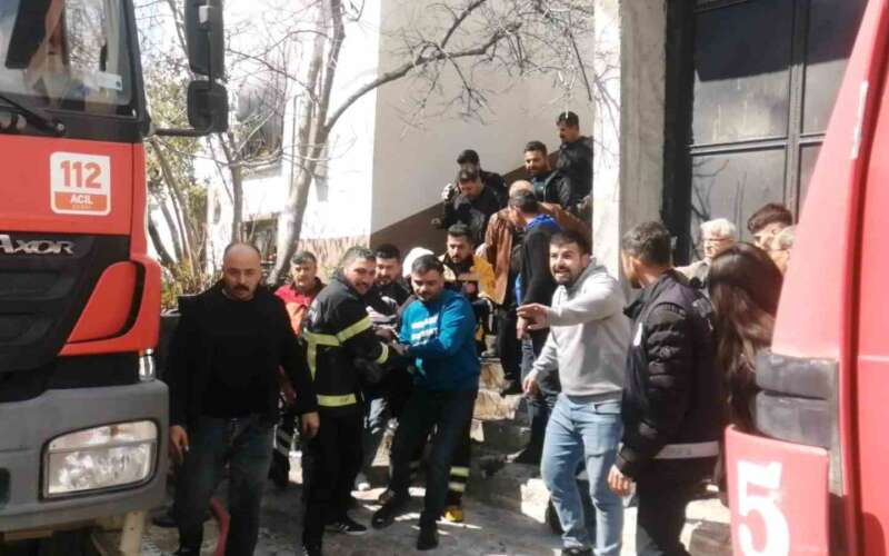 Komşusunu Kurtarmak İstedi, Alevlerin Arasına Daldı