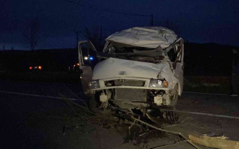 Kontrolden Çıkan Minibüs Karşı Şeride Geçti: 7 Yaralı