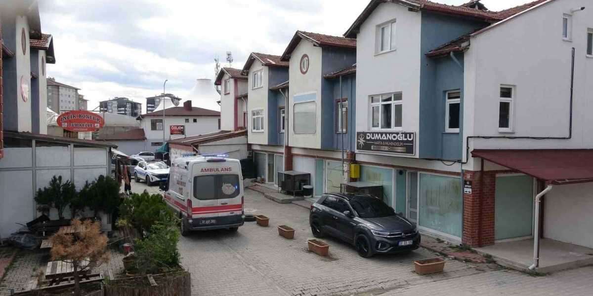 Komşular İhbarda Bulundu, Polis Çilingirle Kapıyı Açtı: Günlerdir Kayıp Olan Adam Ölü Bulundu