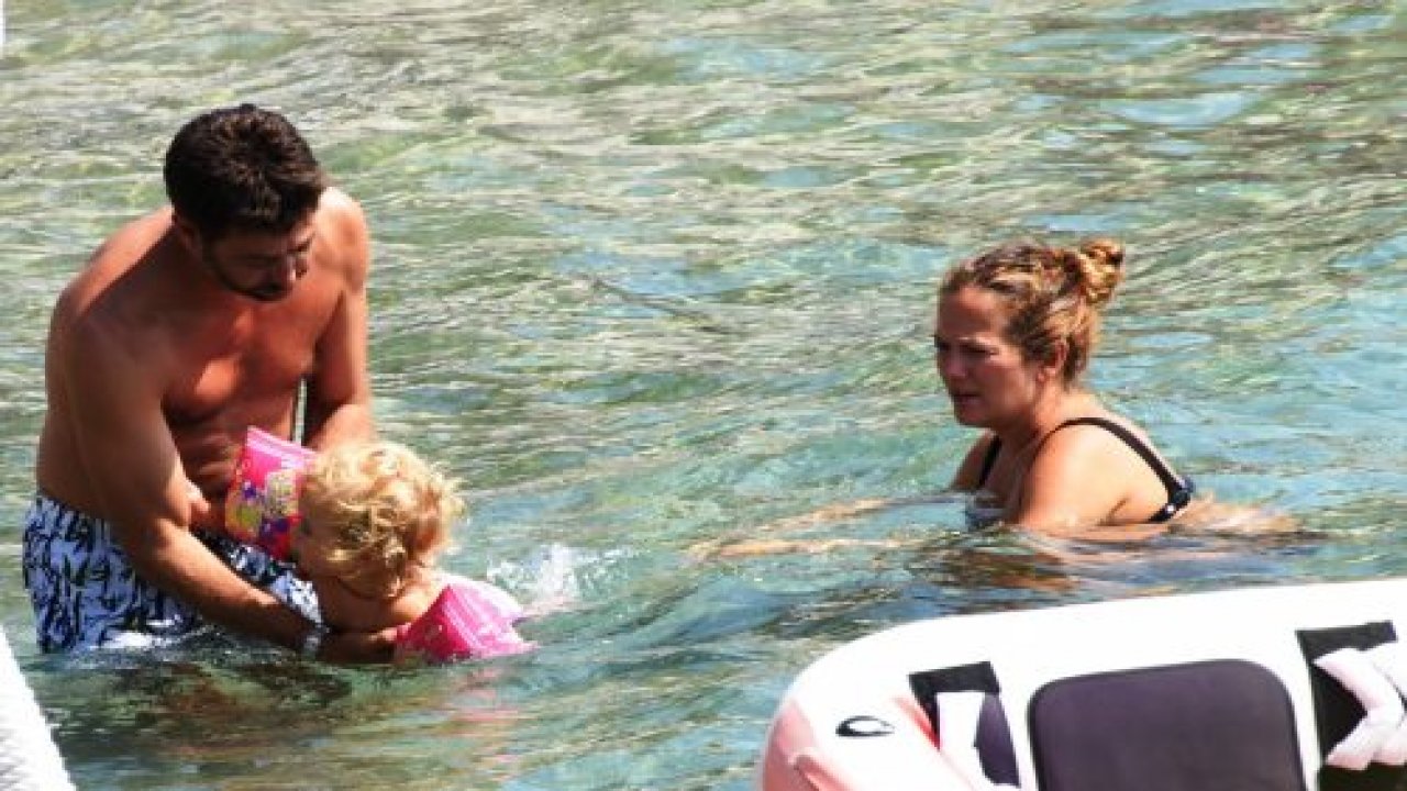 Juventus'un başkanı Andrea Agnelli ve Türk eşi Akalın Bodrum'un tadını çıkarıyor