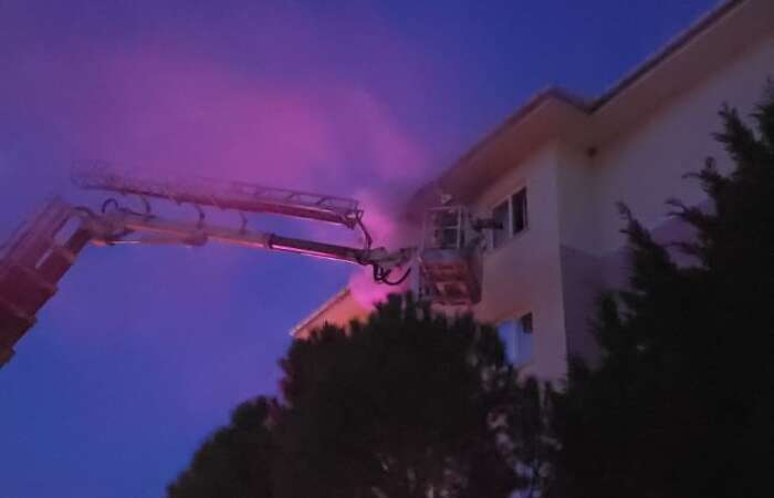 Alevler Apartmanı Sardı: İtfaiye Seferber Oldu