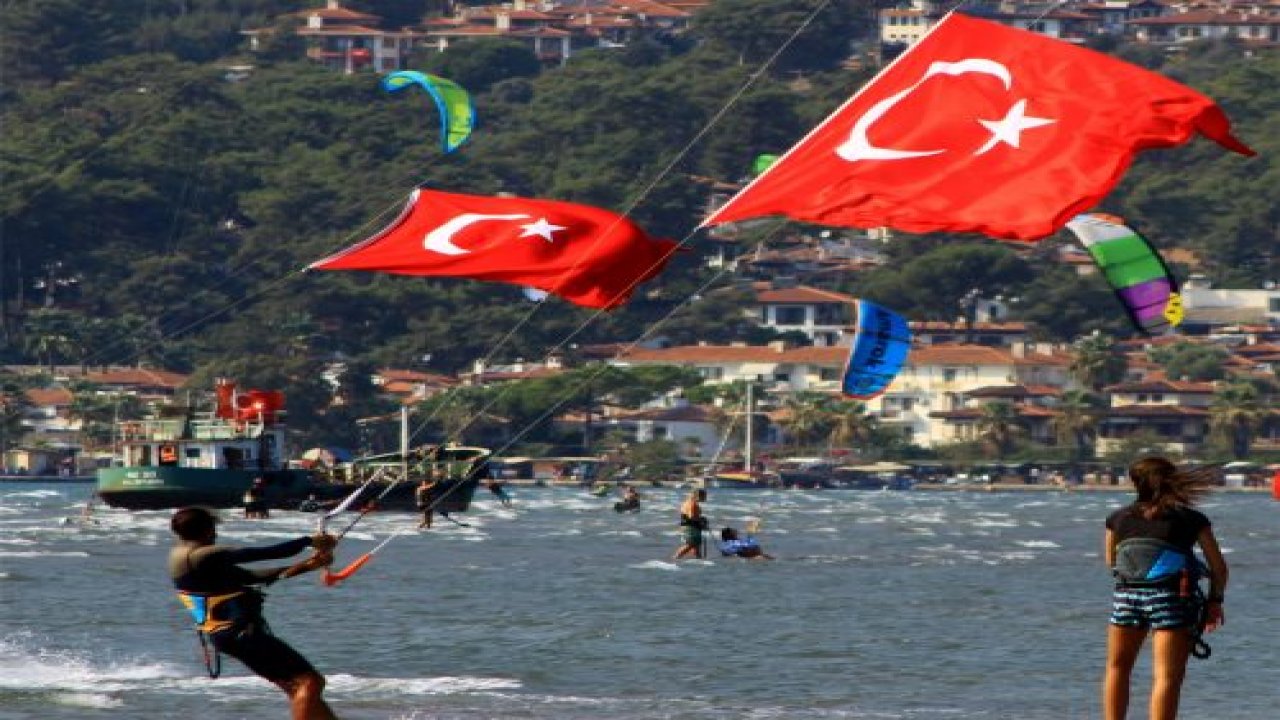 30 Ağustos’u denizde kutladılar