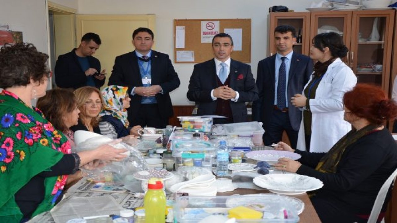 Arslan kursiyerlerin çalışmalarını izledi