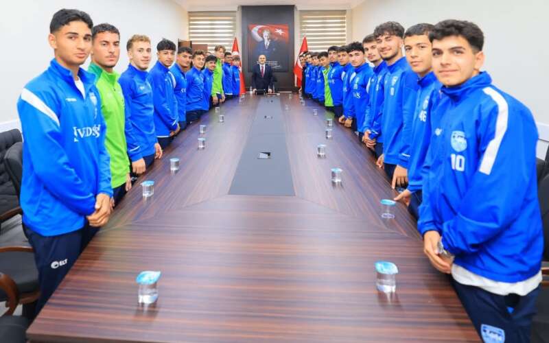 Vali Akbıyık’tan Yarımada FK’ya Türkiye Şampiyonası Desteği