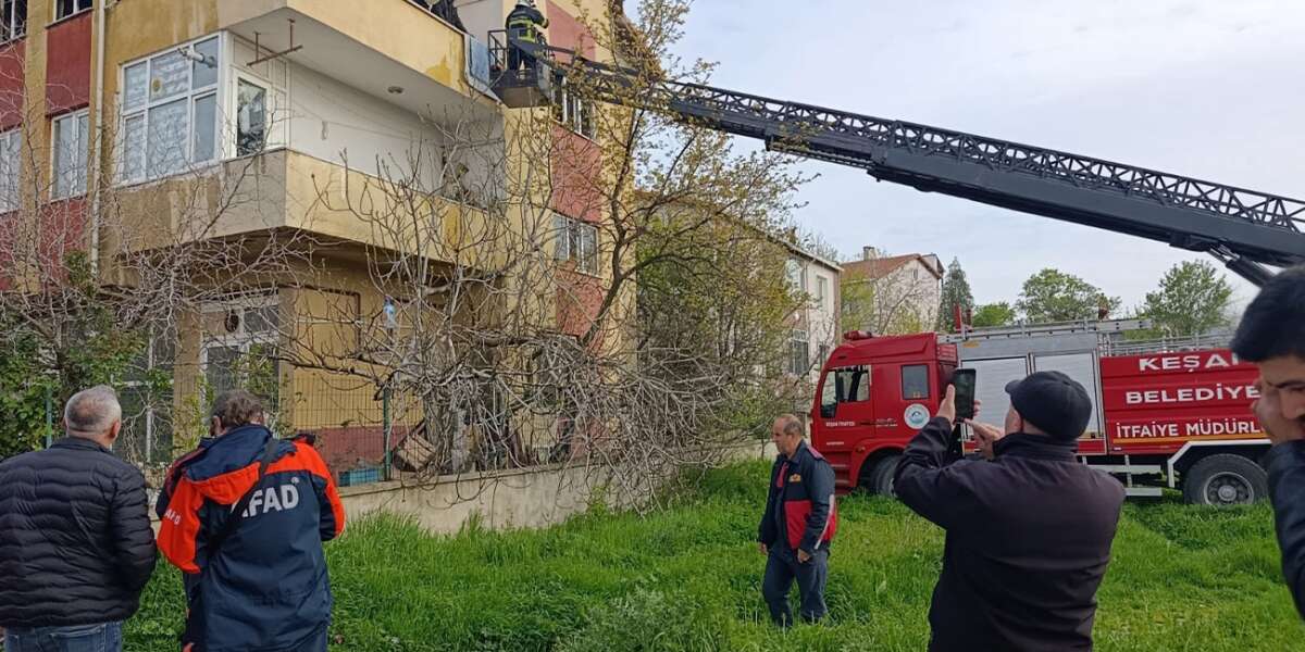 Evi Ateşe Verdi, Babasını Arayıp "Evi Yaktım Gel" Dedi