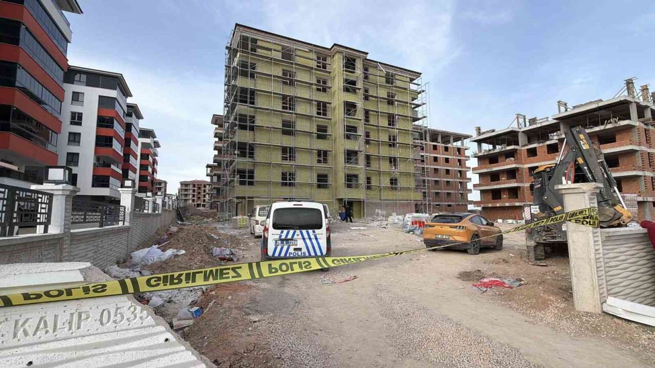 Sıva Ustası Çalıştığı İnşaatın Asansör Boşluğuna Düştü: Hayatını Kaybetti