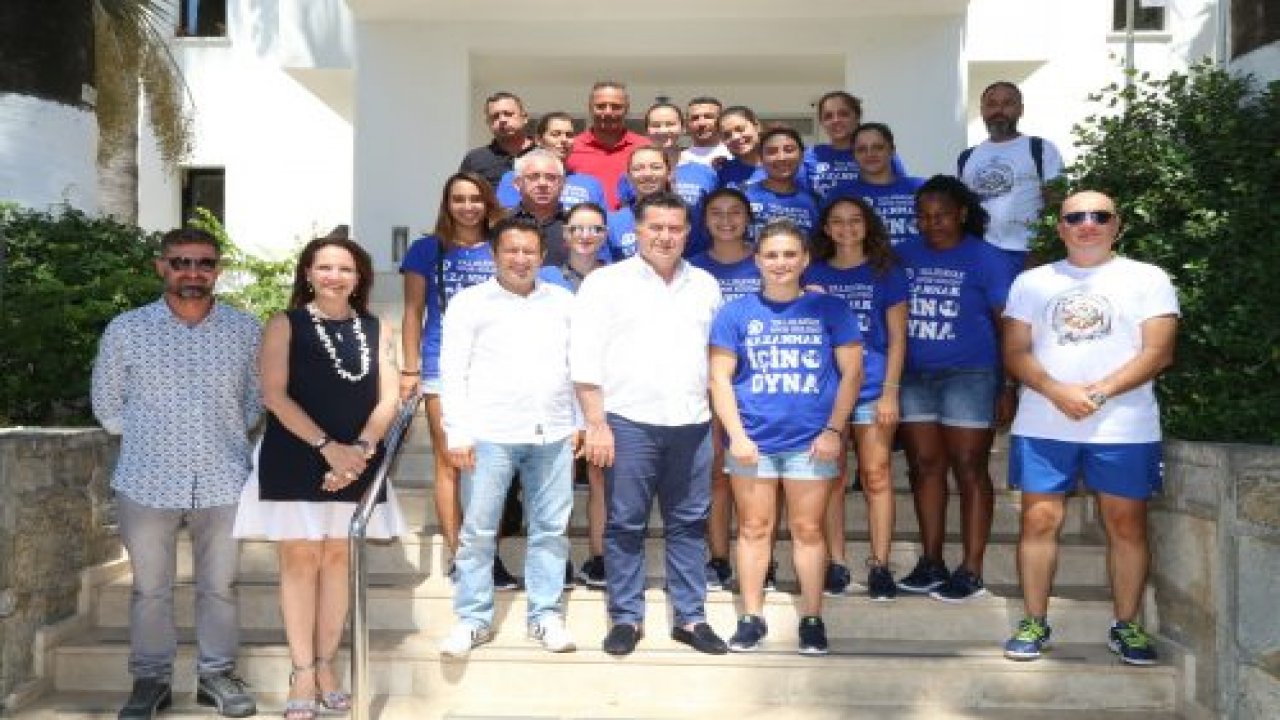 Hentbolculardan teşekkür ziyareti