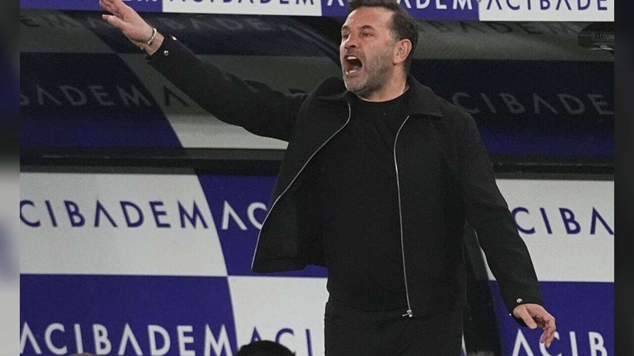 Okan Buruk Alınan 3 Puan Sonrası Hakemlere Ateş Püskürdü