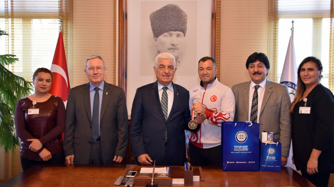 Güreşçi Zabıta’dan Başkan Gürün’e Ziyaret