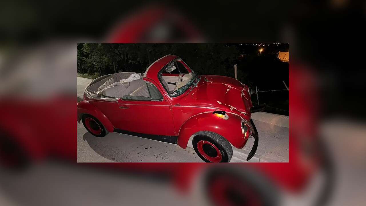 Bodrum’da Trafik Kazası: İş Makinesine Çarpan Otomobilde 2 Kişi Yaralandı