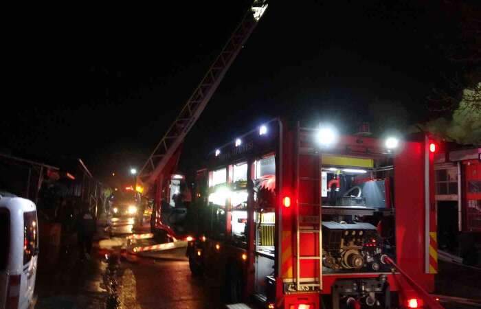 Lastikçide Korkutan Yangın: 1’i İtfaiyeci 2 Yaralı