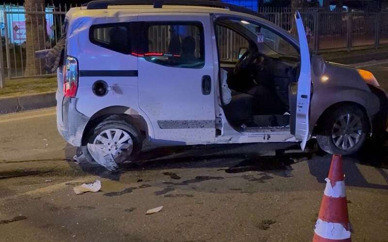 Muğla'da Kontrolden Çıkan Otomobil Bariyerlere Çarptı