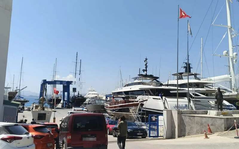 Bodrum’da Tersanede İş Kazası: 3 Metreden Düşen İşçi Ağır Yaralandı