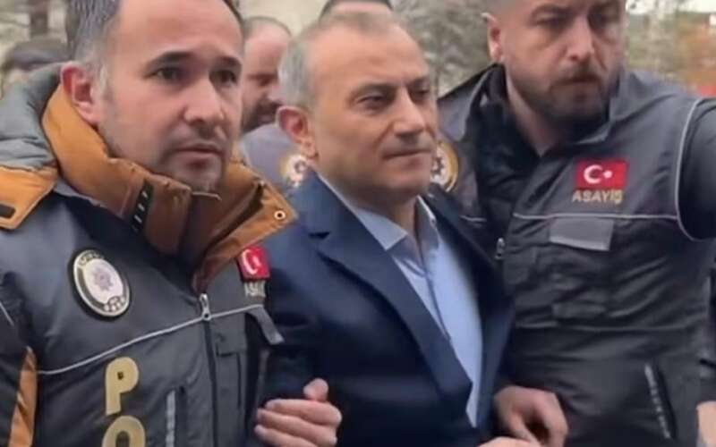 Sim Kart Detayı Dikkat Çekti: Eski Vali Tutuklandı