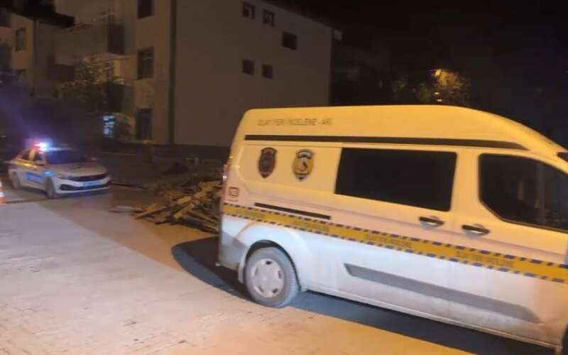 Evine Çıkarken Merdivenlerden  Düştü: Hastanede Yaşamını Yitirdi