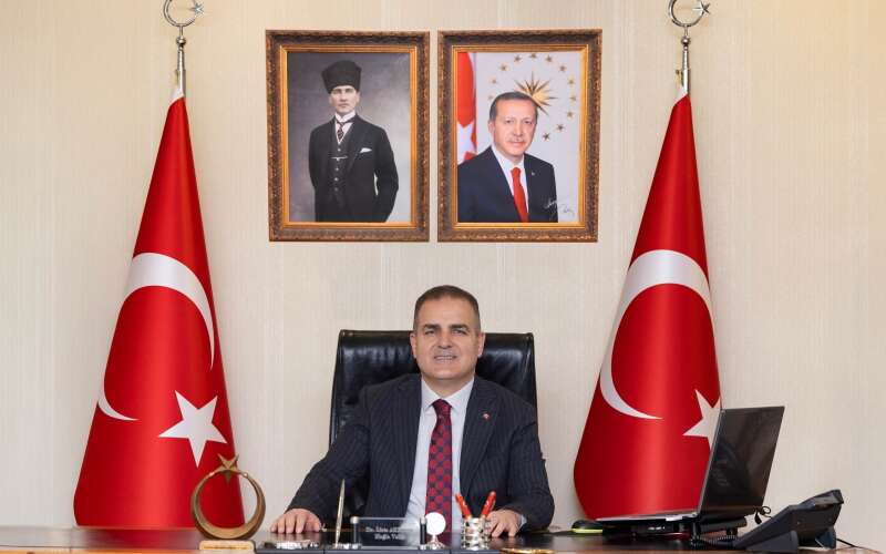 Vali Dr. İdris Akbıyık’tan 23 Nisan Mesajı: “Geleceğimiz Çocuklarımızın Ellerinde”