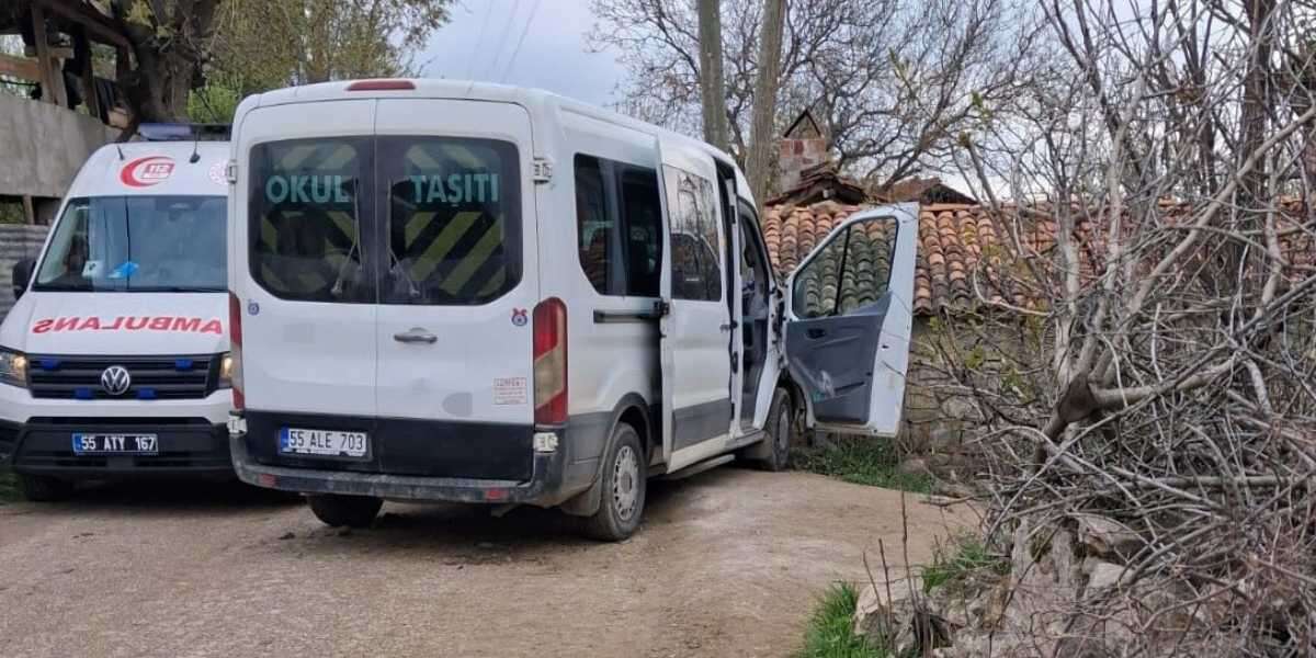 Öğrenci Servisi Kaza Yaptı: 11’i Öğrenci 12 Yaralı