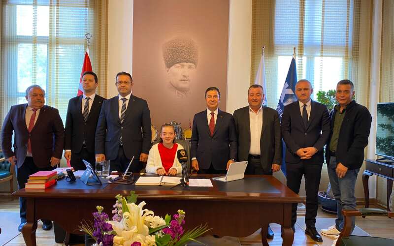 23 Nisan’da Koltuk Minik Azra’nın Oldu