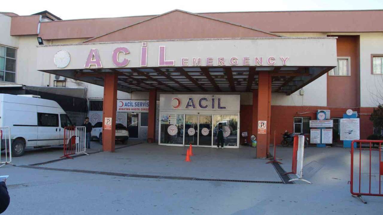 İki Aile Arasında Taşlı Sopalı Arazi Kavgası: 29 Yaralı