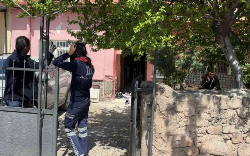 Eve Dönen Yaşlı Adam Eşini Yatakta Hareketsiz Buldu