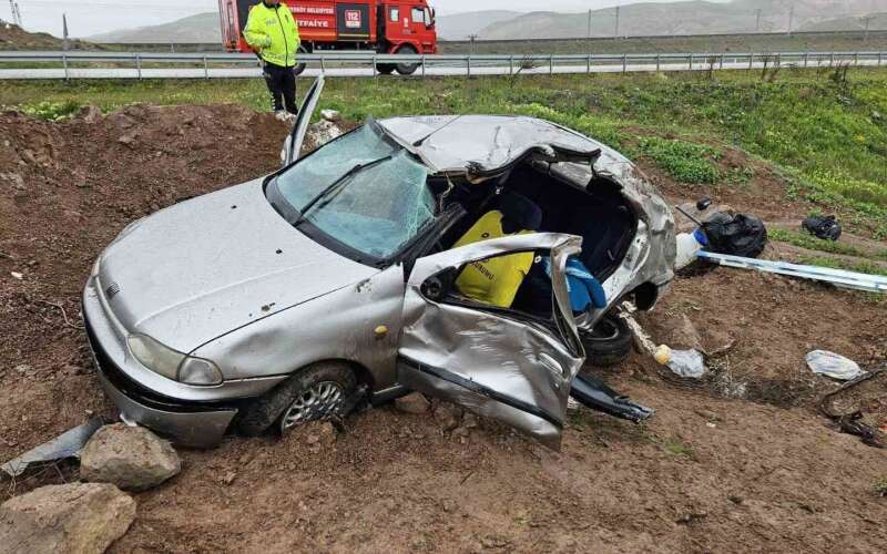 Kontrolden Çıkan Araç Takla Attı: Hurdaya Dönen Araçta 1 Öl* Bulundu