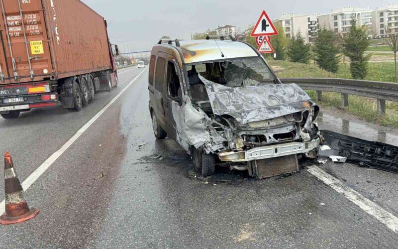 Araba Kontrolden Çıkıp Alev Aldı: Direksiyon Başında Beyin Kanaması Geçirdi