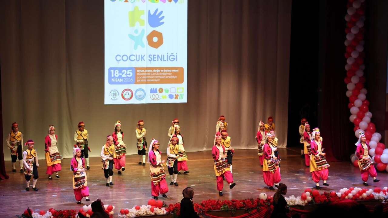 Muğla’da Uluslararası 23 Nisan Gala Gecesi: 5 Ülkeden Çocuklar Aynı Sahneyi Paylaştı