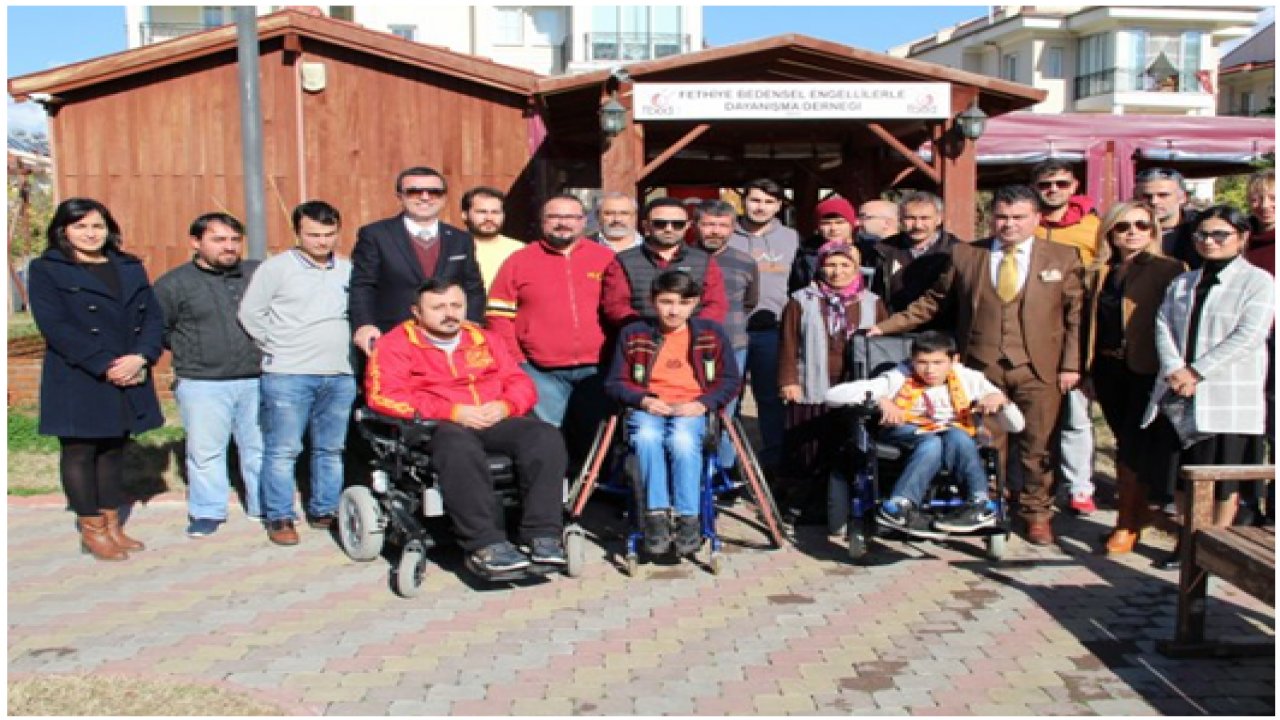 Galatasaraylı İş Adamlarından Akülü Sandalye