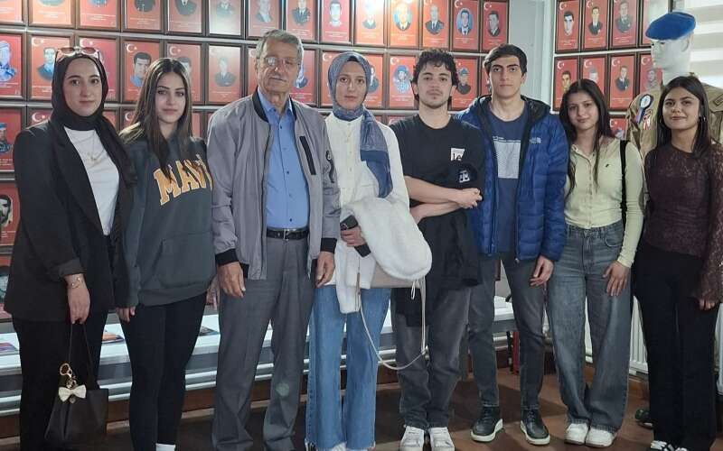 Öğrencilerden Muğla Şehit Aileleri ve Gaziler Derneği’ne Anlamlı Ziyaret