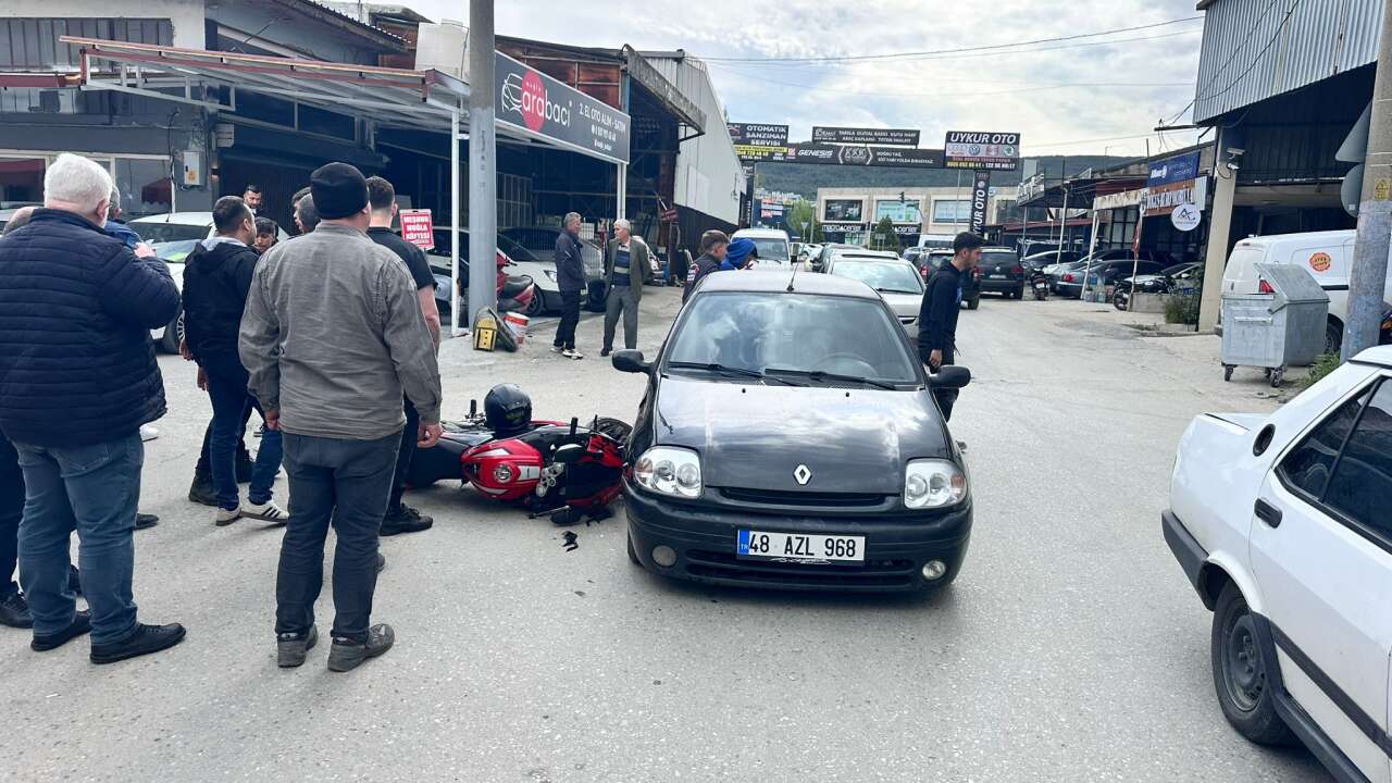 Muğla’da Sanayi Sitesinde Trafik Kazası: Motosiklet İle Otomobil Çarpıştı
