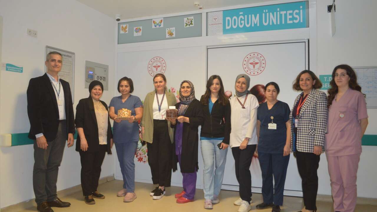 Muğla Eğitim Ve Araştırma Hastanesi’nde Ebeler Unutulmadı