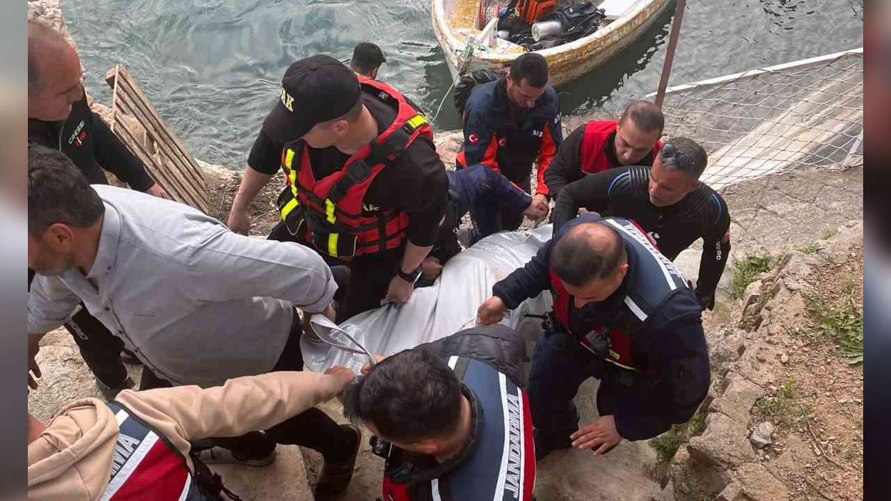 Nehre Düşen Şahsın Cansız Bedenine Ulaşıldı