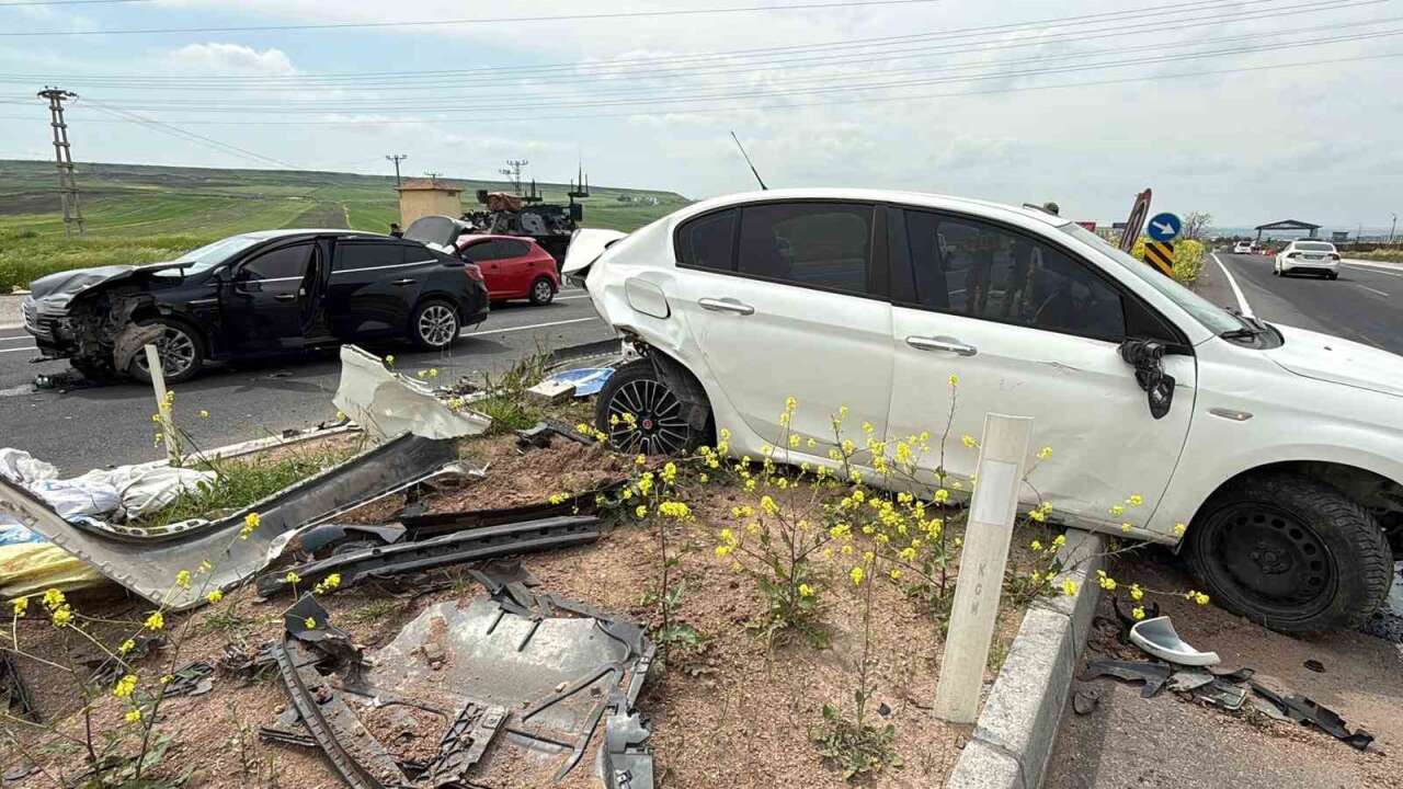 İki Otomobil Çarpıştı: 3’ü Çocuk 5 Kişi Yaralandı