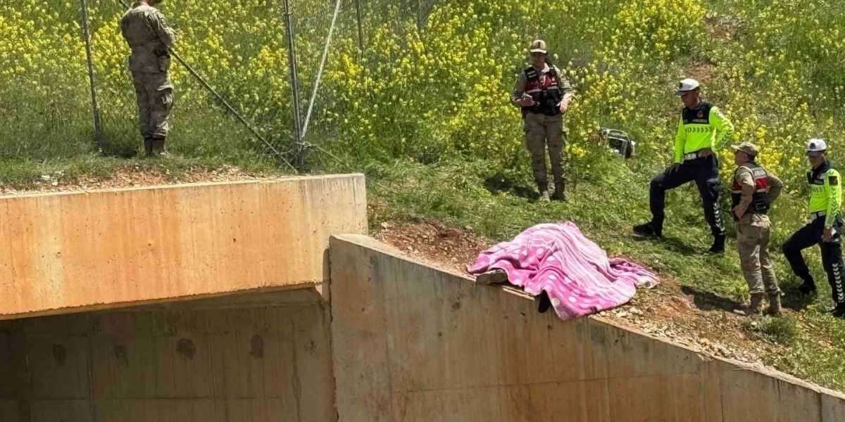 2 Gündür Kayıp Olarak Aranan 15 Yaşındaki Çocuk Menfezde Asılı Halde Bulundu