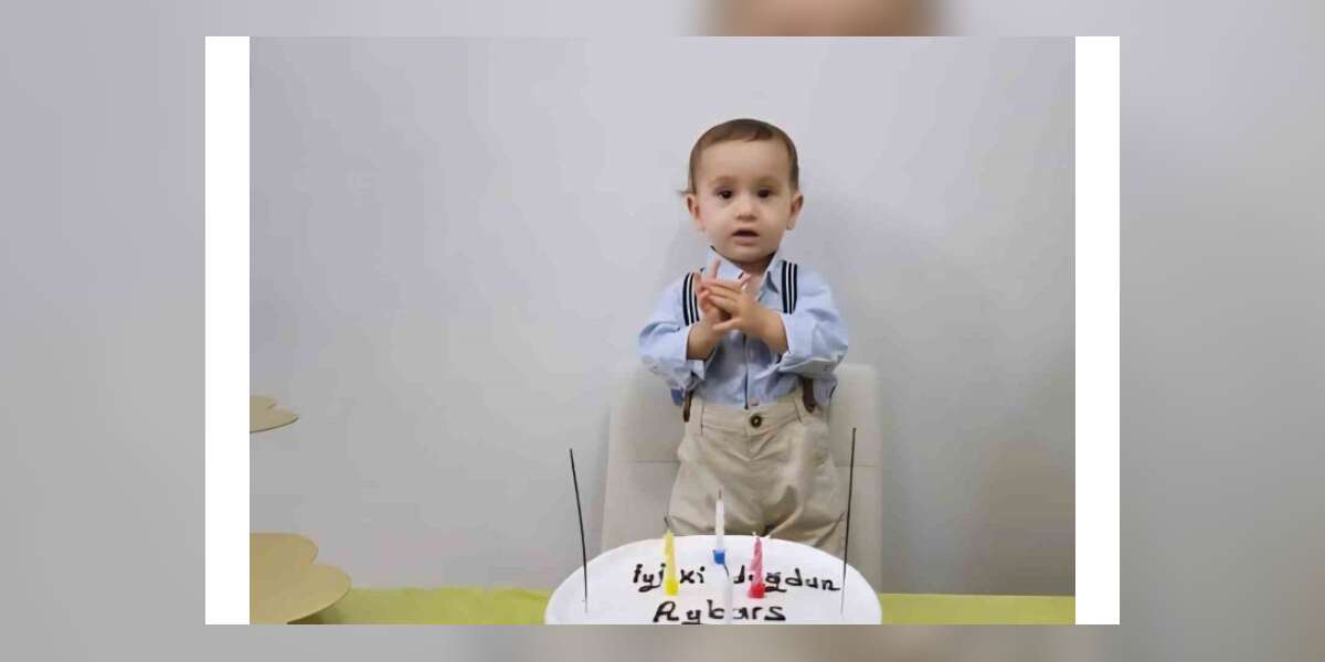 Annesinin Elinden Kurtulup Yola Fırlayan 3 Yaşındaki Aybars Servis Aracının Altında Can Verdi