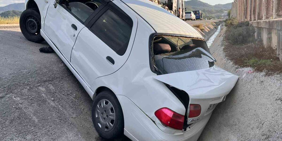 Muğla’da Kontrolden Çıkan Araç Şarampole Yuvarlandı: Sürücü Hastaneye Kaldırıldı