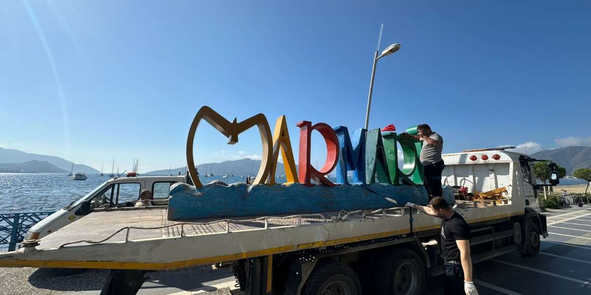 Marmaris’te Sezon Hazırlığı: Ünlü “Marmaris” Yazısı Yenileniyor