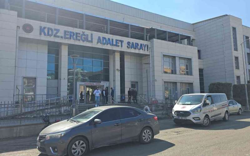 Adliyede Tutuklanma Kararını Duyunca Kendini Camdan Attı