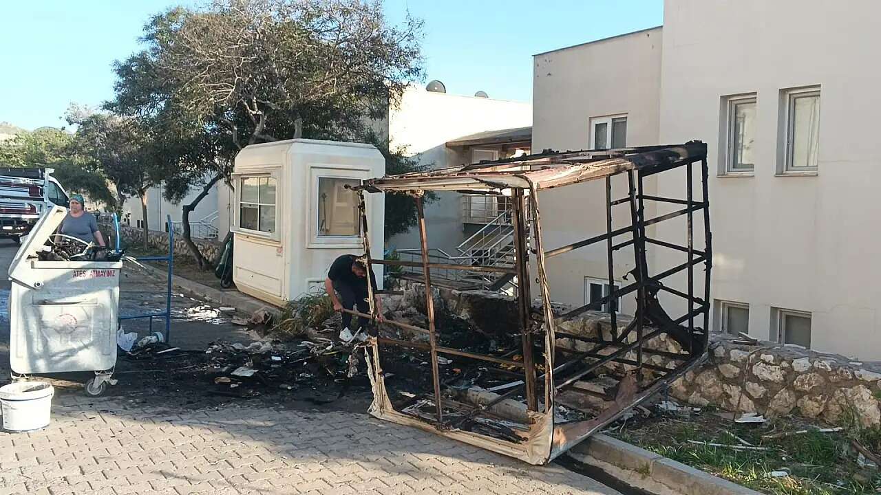 Muğla'da Rüzgarın Sürüklediği İzmarit Depoda Yangın Çıkardı